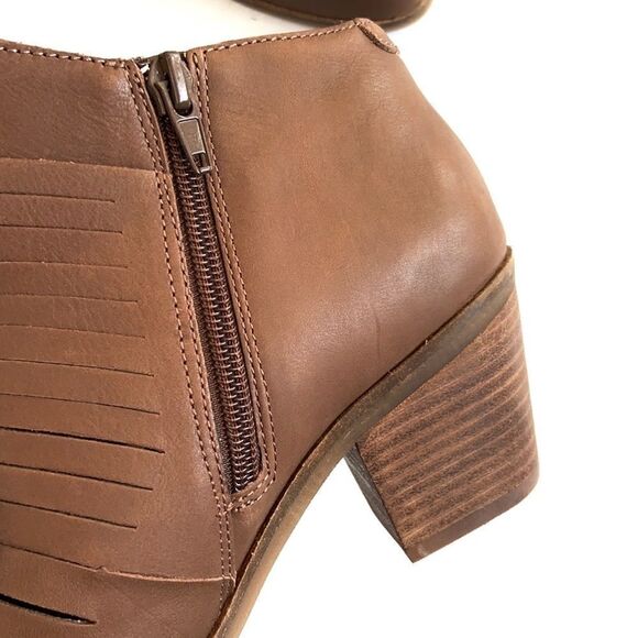 NWOT Lucky Brand leather ankle boots - Picture 4 of 8